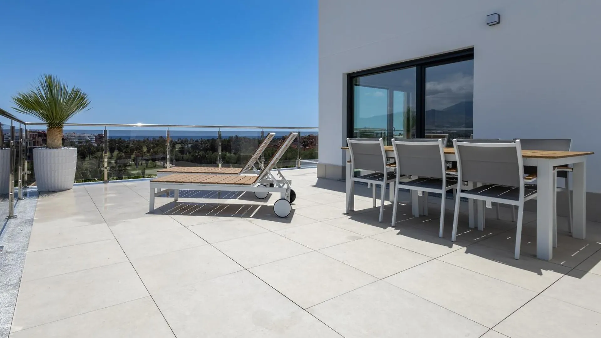 Homity Holidays - Playa Granada - Aguacate Beach Motril Apartment