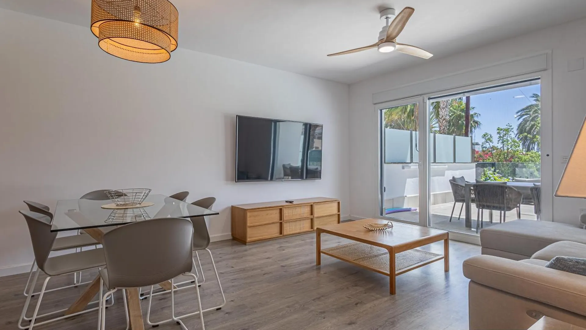 Homity Holidays - Playa Granada - Aguacate Beach Motril Apartment